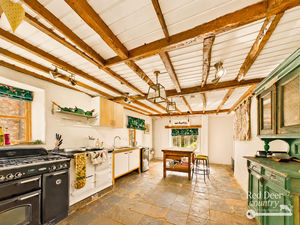 Kitchen/Breakfast Room- click for photo gallery